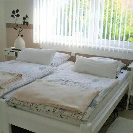 Apartment In Mit Grill, Terrasse Und Garten Trubenhausen
